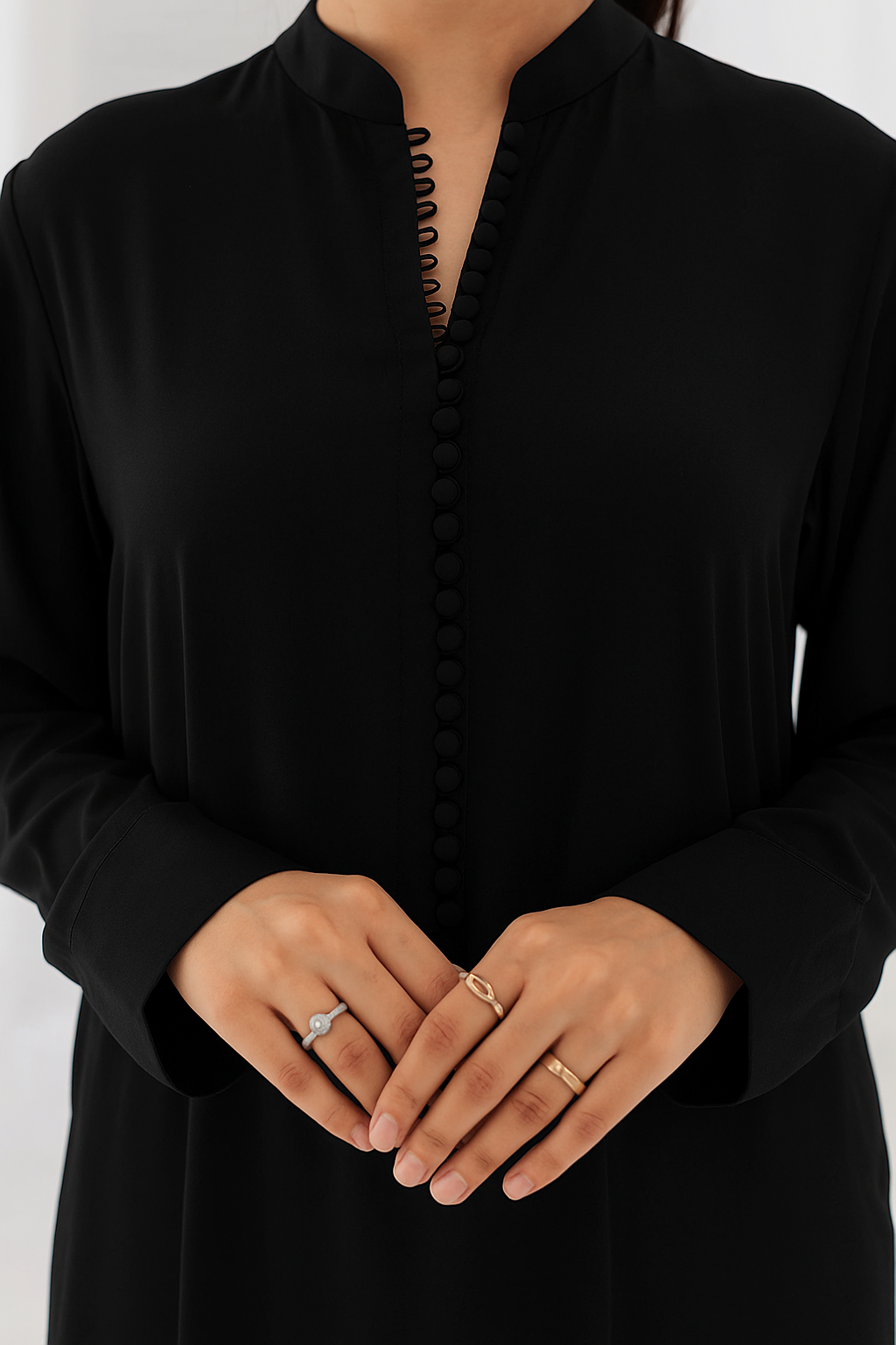 IVA Black Solid