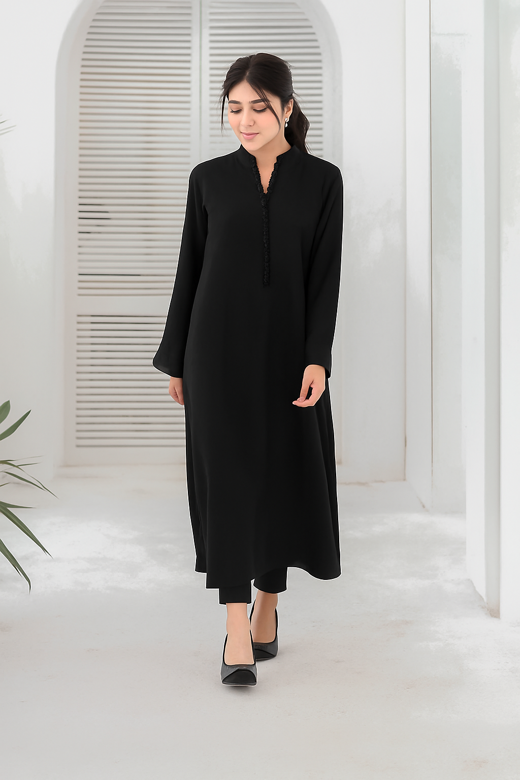 IVA Black Solid